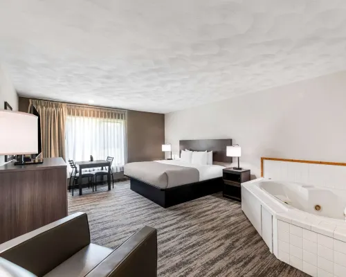 Quality Inn & Suites Munising Hotels in Munising Township