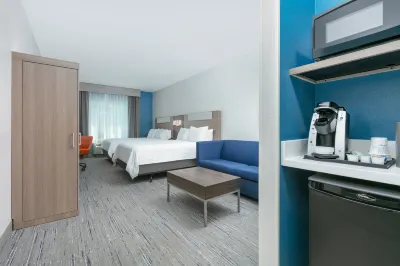 Holiday Inn Express & Suites Marshall