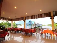 Baan Chay Namm Resort Hotels in Bang Sao Thong