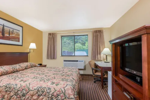 Super 8 by Wyndham la Vale/Cumberland Area Hotels in Cumberland