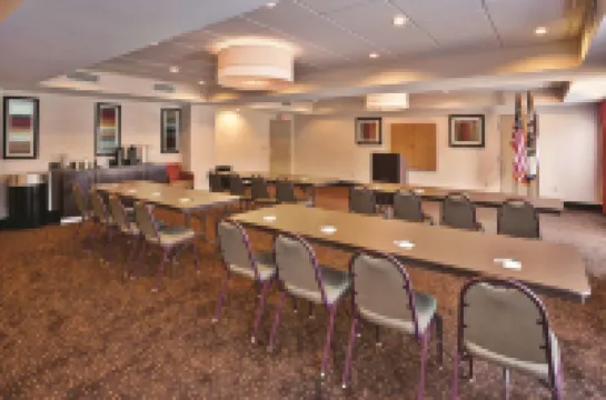 La Quinta Inn & Suites by Wyndham Elkview - Charleston NE Hotels in Kanawha County