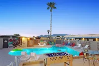 Hotel McCoy - Art, Coffee, Beer, Wine - Pet friendly