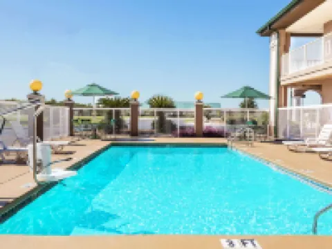 Super 8 by Wyndham Marianna ジャクソンのホテル