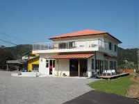 Guesthouse & Beach Cafe Fuego, Hostel Hotels in Hyuga