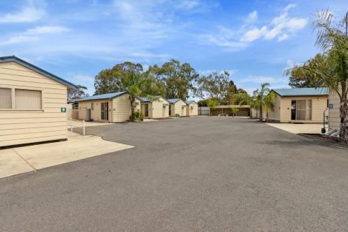 Costello Hotels - Moonta Bay Cabins