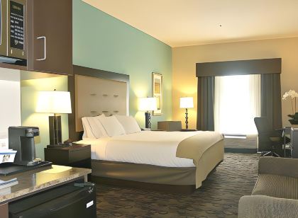 Holiday Inn Express & Suites Cleveland Northwest by IHG