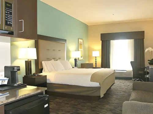 Holiday Inn Express & Suites Cleveland Northwest by IHG Hotels in Bradley County