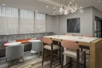 Hampton Inn Boston Logan Airport Chelsea - 주차장