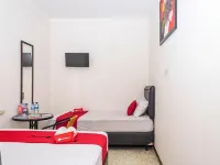 RedDoorz Near Alun Alun Bandung 2 Hotels in Regol