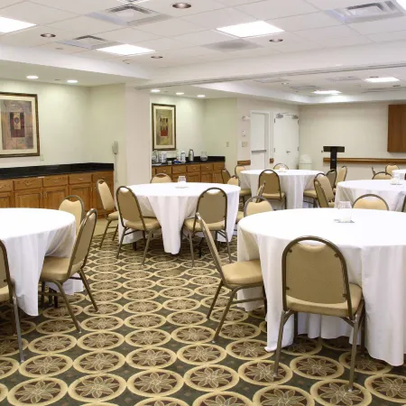 Hampton Inn & Suites Chesapeake-Square Mall