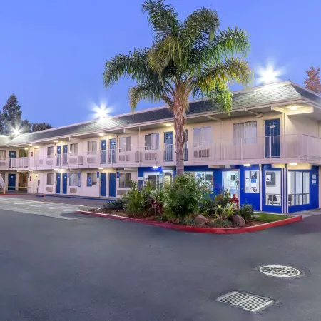 Motel 6 Hayward, CA- Silicon Valley Gateway