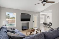 Huge Monthly Discount SunnySide House with Pool and Golf Cart