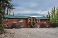 2 bedroom, 1 bath, quiet lodge close to town with forest views!