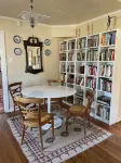 New! Cheerful cottage filled with art and books in the heart of Waxahachie