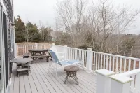 Family Friendly Home on Cobbs Pond and 100 yards from Cape Cod Bay in Brewster!