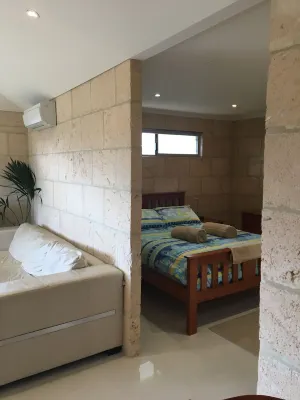 Studio for a beach holiday in Prevelly