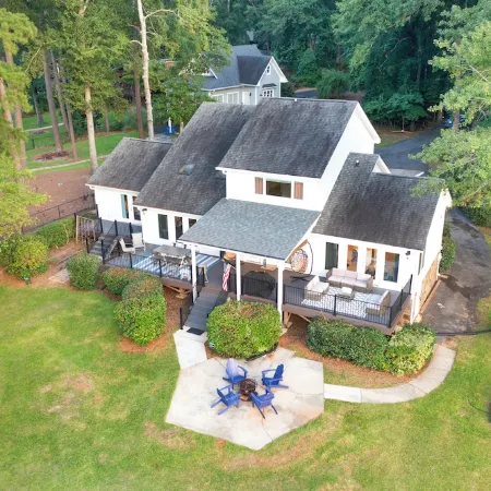 Luxurious large 3bd/2ba Home with Dock with beautiful sunset views