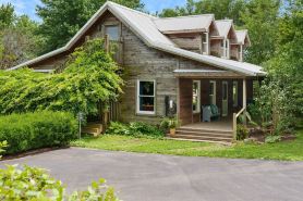 Hidden Gem: Upscale Area, EV Charger, Firepit, Near HWY65 and I44