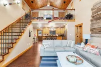 Base of Lassen National Park Secluded 1 BR + LOFT, 2 BATH HOME. sleeps up to 7