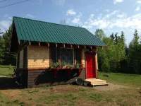 Glamp Richard on Adirondack Flower Farm Hotels near Hooper Garnet Mine