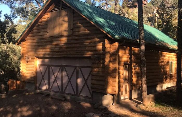 Beautiful bunkhouse in forest just hours outside Phoenix metro area