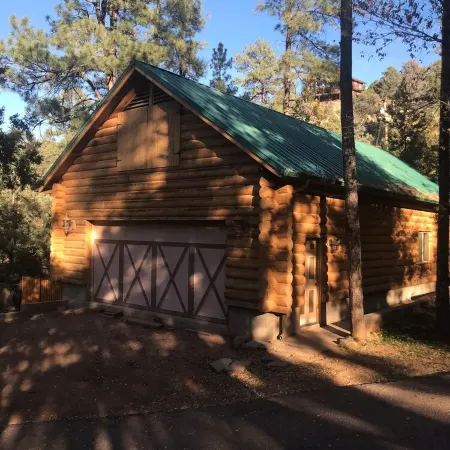 Beautiful bunkhouse in forest just hours outside Phoenix metro area