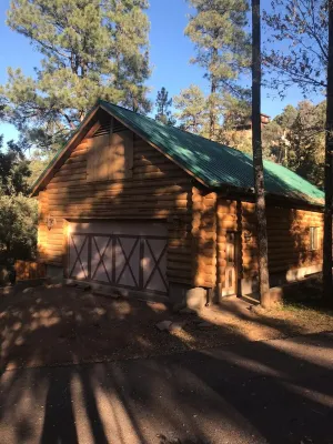 Beautiful bunkhouse in forest just hours outside Phoenix metro area