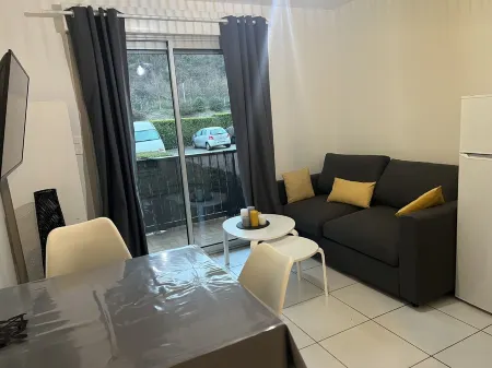 Ouréa, Appartement aux Portes de Ax les Thermes Отели в г. Савиньяк-Лез-Ормо