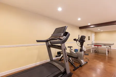 Beautiful New 5-bedroom Home Near Skiing, Hiking, Golf, Weddings, Lake, Foliage