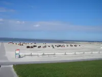 Vacation apartment on the ground floor: 3 bedrooms, quiet, ideal for visits to the coast and islands Hotels in Friedeburg