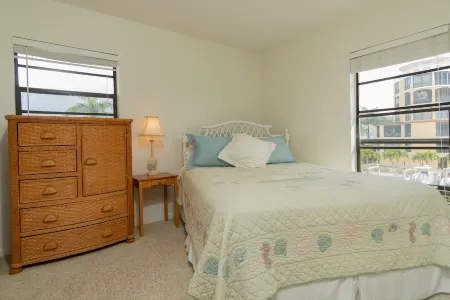 You’ll Love the Location -Waterfront, Stroll to Beach. Reserve Your Stay Today! Отели в г. Марко-Айленд