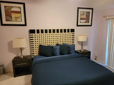 All About Location Hotel in zona Arlington Skatium