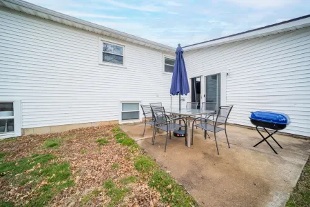 Brand New Luxurious Retreat near Downtown Vermilion and Beach Отели в г. Вермилен