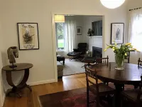 OJ's - Luxury Retreat Minutes from Shopping and Restaurants