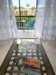 Resort style vacation, 2BR/2BA condo in the heart of Naples: 8min to the beach