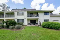 First Floor 2bd/2ba Fully Remodeled  Condo in Saddlebrook