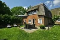 An oasis of well-being under thatch in idyllic and quiet Morsum