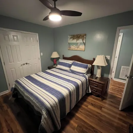 The Ducks Nest @ White Lake NC.  A Cozy, 5 Bedroom 3 Bath Cabin.