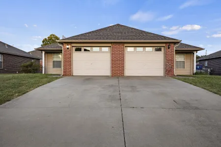 Cheerful 2 Bedrooms 2 Full Bathrooms Duplex Отели в г. Себастиан Каунти