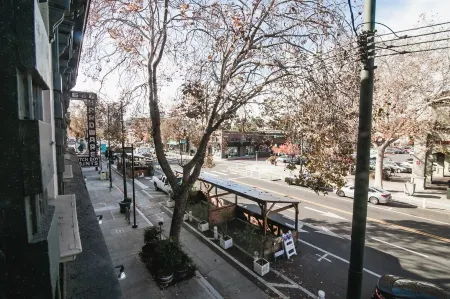 The most desired & safest location in Oakland! Отели рядом с достопримечательностью «African American Museum and Library»