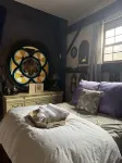 Artistic Barn: Wood Burning Hottub, Sauna and Pizza Oven