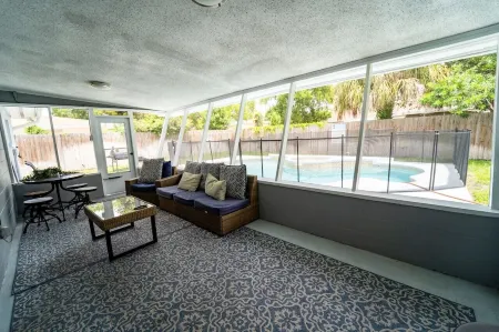 Aqua Villa – Charming 3Br/2BA Home, Private Pool, Lanai, & Smart Amenities