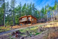 Water Views from this New Northwest Modern Home w/ Hot Tub Summit Learning Center附近的飯店