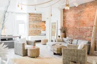 City Vibes:Trendy/ community Pool/ Weekday Escape!