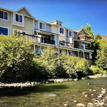 Newly remodeled riverside location a stroll from all which Pagosa has to offer!