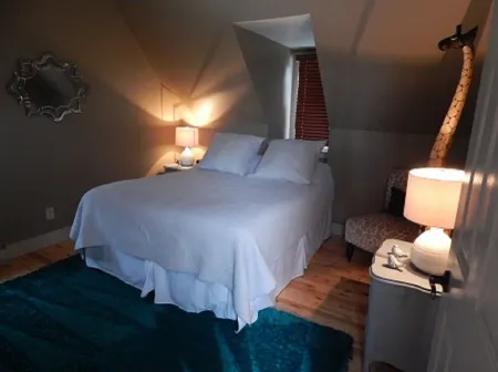 Cozy Hideaway with 3 Season Lake View