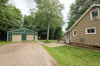 Spacious & Updated! Marquette Township Home - HotTub - Backyard - Garage