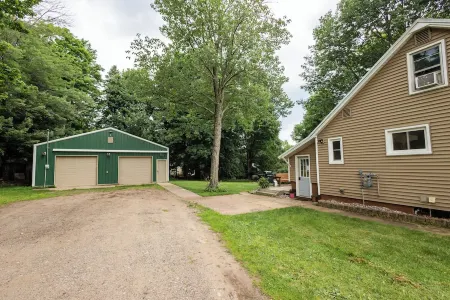 Spacious & Updated! Marquette Township Home - HotTub - Backyard - Garage