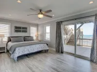 Dream Getaway a Gorgeous Private Oceanfront with Hot Tub Sleeps 12