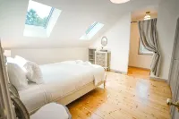 Luxe Cape Cod Farmhouse. Walk to Ellis Landing Beach!